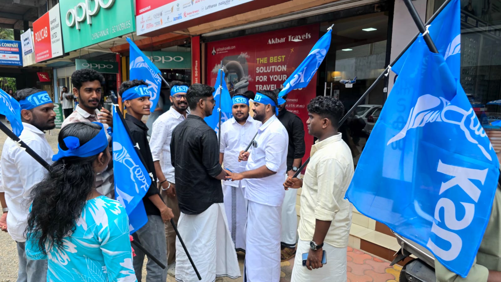 യുഡിഎഫ് സ്ഥാനാർഥിക്കായി കെഎസ്‌യുവിന്റെ നീല സേന പ്രചരണം നടത്തി